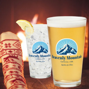 Himmlisches Bier im kalifornischen Skigebiet Glas