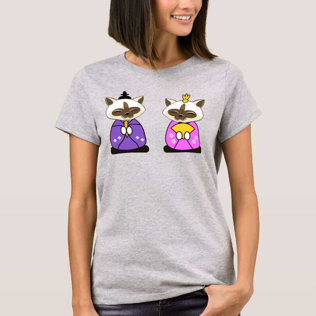 Hinamatsuri Siamese Cats Hina Ningyo T-Shirt (Vorderseite)