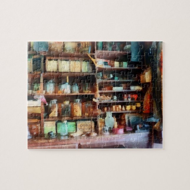 Hinter der Theke im Gemischtwarenladen Puzzle (Horizontal)