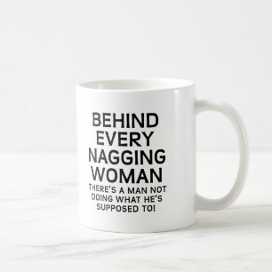 Hinter einer nörgelnden Frau Lustiger Becher Kaffeetasse