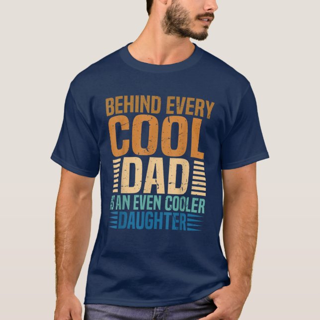 Hinter jedem Coolen Vater steht eine noch Coolere  T-Shirt (Vorderseite)