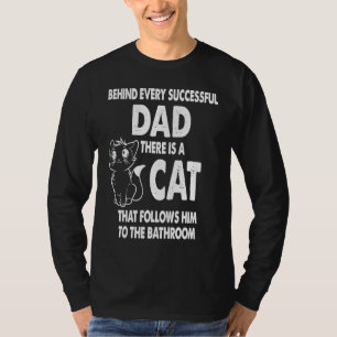 Hinter jedem erfolgreichen Vater folgt eine Katze  T-Shirt