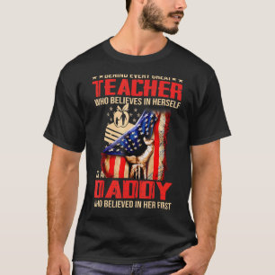 Hinter jedem großartigen Lehrer, der an sich selbs T-Shirt