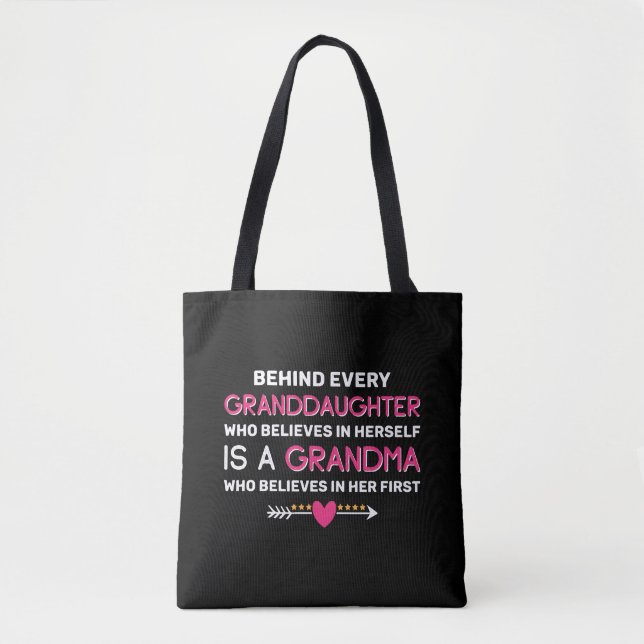 Hinter jeder Enkelin steht eine Oma (Vorderseite)