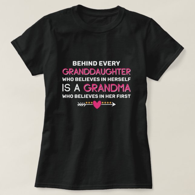 Hinter jeder Enkelin steht eine Oma T-Shirt (Design vorne)
