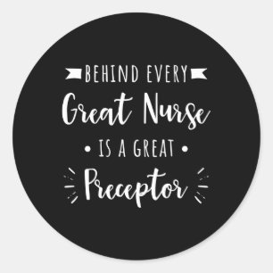 Hinter jeder großen Krankenschwester steht ein gro Runder Aufkleber