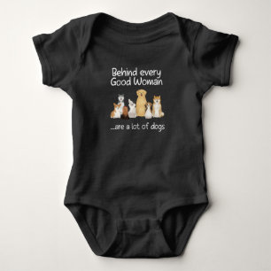 Hinter jeder guten Frau stehen viele Hunde als Ges Baby Strampler