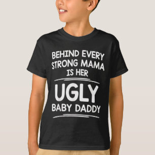 Hinter jeder starken Mama steht ein hässlicher Bab T-Shirt