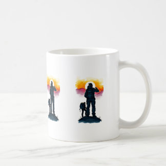 Hinterbeleuchtete gedämpfte Wanderer Kaffeetasse