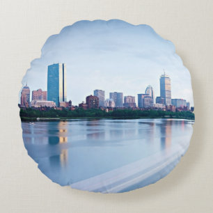 Hintere Bucht Bostons über Charles River Rundes Kissen