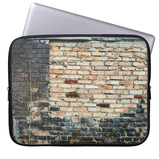 Hintergrund aus gemischter Backsteinwand. Vintage  Laptopschutzhülle (Vorderseite)