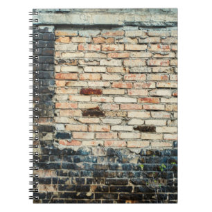 Hintergrund aus gemischter Backsteinwand. Vintage Notizblock