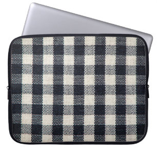 Hintergrund aus kariertem Baumwollstoff. Laptopschutzhülle