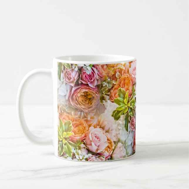 Hintergrund der Blume im Sommer, Blumensträuße von Kaffeetasse (Links)