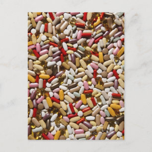 Hintergrund der bunten Multi-Vitamin Pillen, Postkarte
