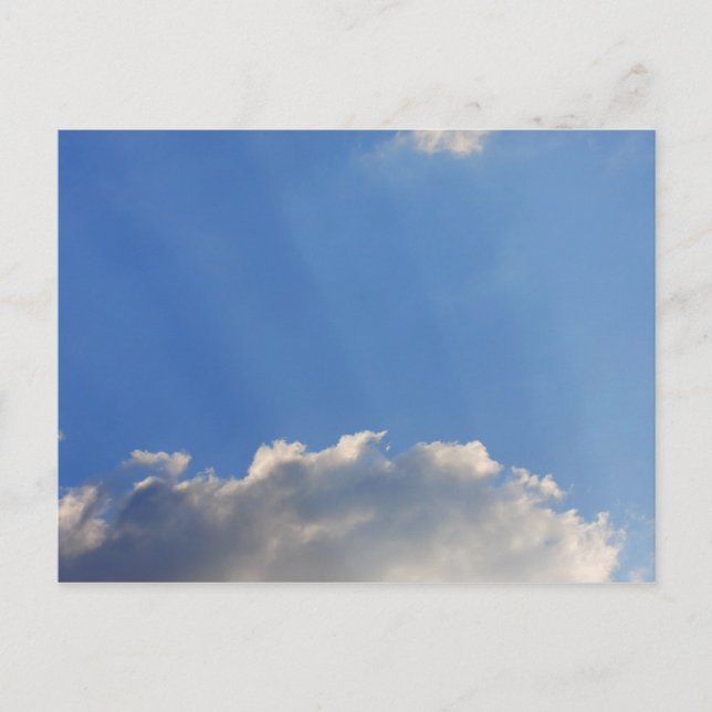 Hintergrund des blauen Himmels. Postkarte (Vorderseite)