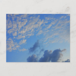 Hintergrund des blauen Himmels. Postkarte