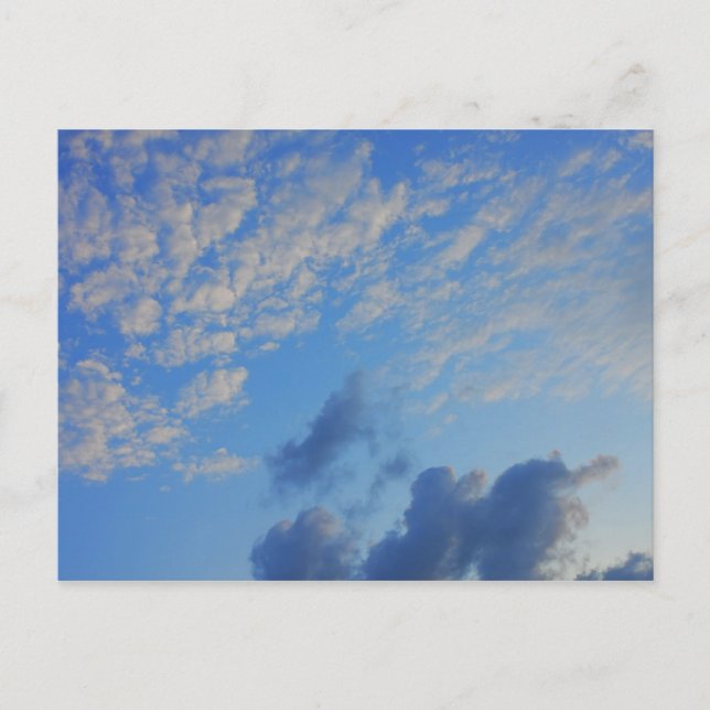 Hintergrund des blauen Himmels. Postkarte (Vorderseite)