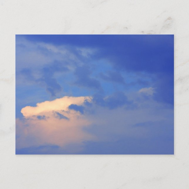 Hintergrund des blauen Himmels. Postkarte (Vorderseite)