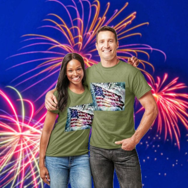 Hintergrund für Feuerwerke T-Shirt (Enjoy the July 4th fireworks, while you're wearing your Fireworks Backdrop T-Shirt!)