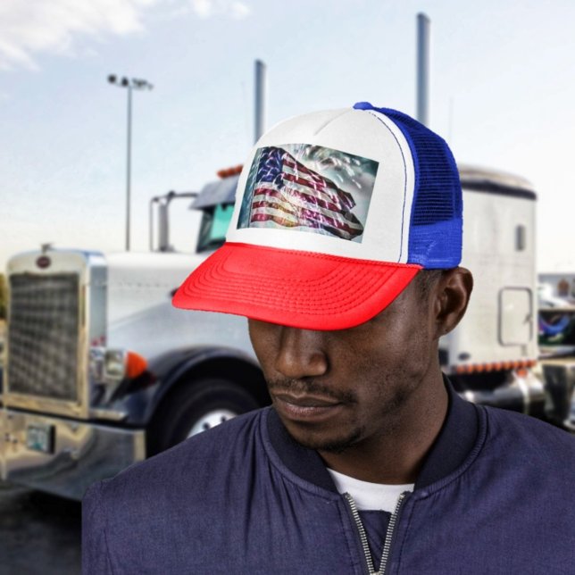 Hintergrund für Feuerwerke  Truckerkappe (If you're in a patriotic mood, break out the Fireworks Backdrop Trucker's Hat!)
