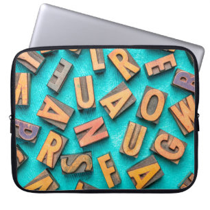 Hintergrund für zufällige Buchstaben - Vintager Te Laptopschutzhülle