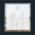 Hintergrund Ihres Fotos | Custom Monogram Notizblock<br><div class="desc">Ein individuelles Notizblock,  das Ihr Lieblings-Foto im Hintergrund mit einem Namen und beschädigten Monogramm in Richtung unten zeigt.</div>