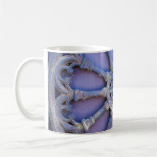 Hintergrund mit dekorativem Fragment (alte Türen) Kaffeetasse