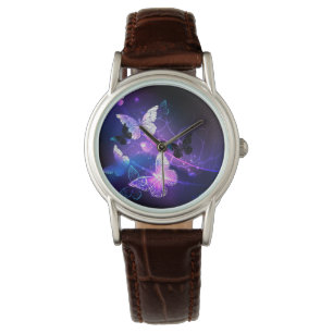 Hintergrund mit Nachtfalter Armbanduhr