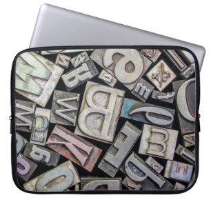 Hintergrund von zufälligem vintage-grunge-letterpr laptopschutzhülle
