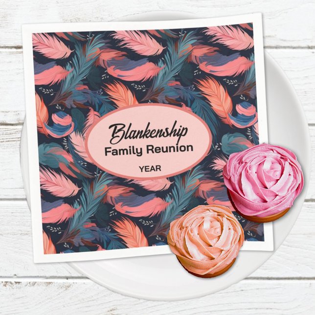 Hintergrundpapier über die farbige Wiedersehen-Fed Serviette (Add some colorful pizzazz to your family reunion party essentials with these custom napkins.)