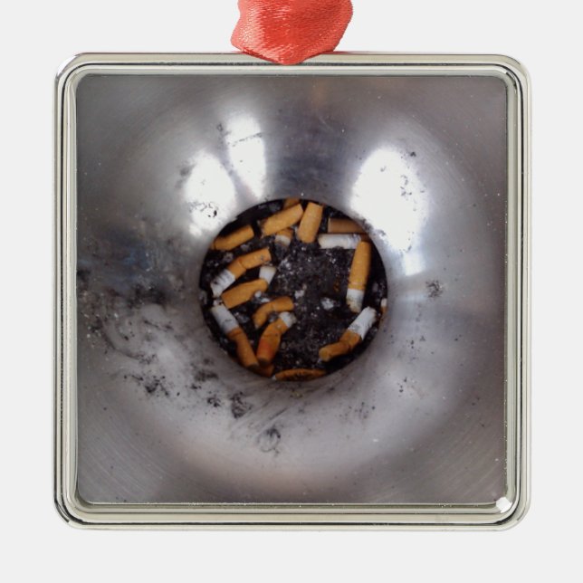 Hintern der Zigarette in Silver Smokers Ashtray, F Silbernes Ornament (Vorne)