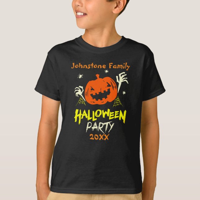 Hinzufügen des Halloween-Party "Familienname" zum  T-Shirt (Vorderseite)