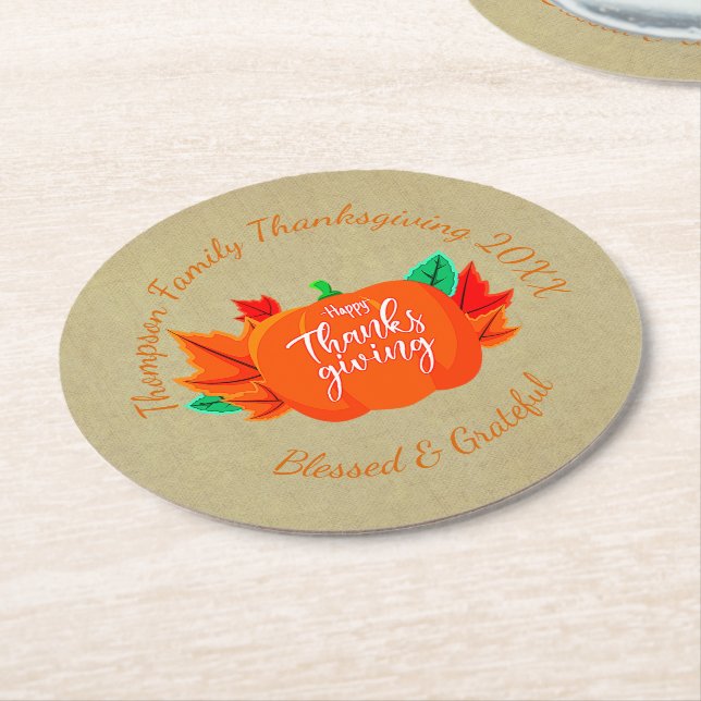 Hinzufügen von Erntedank für Familiennamen Runder Pappuntersetzer (Angewinkelt)