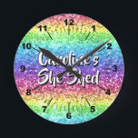 Hinzufügen von Namen Ändern eines Textes, den sie  Runde Wanduhr<br><div class="desc">Fügen Sie den Namen & Text,  den Sie gewollt,  zu diesem großen "She Shed Design" - sehen Sie meinen Laden für mehr großartige "She Shed Gifts".</div>