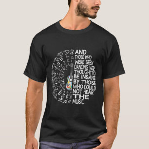 Hippie Gitarre und diejenigen, die beim Tanzen ges T-Shirt
