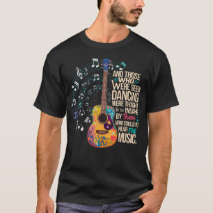 Hippie-Gitarre und diejenigen, die friedlich tanzt T-Shirt