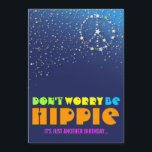 Hippie Happy 70. Geburtstagsfrieden - Party Einlad Einladung<br><div class="desc">Wissen Sie, wie ein Hippie-Kind sich über ihren bevorstehenden 70. Geburtstag lustig macht und sie über den Hügel zieht? Laden Sie Ihre Freunde zu einem Hippie-60er-Party ein, das sich mit dieser dunkelblauen Nachthimmel-Einladung, die mit Sternen besticht, die in ein Friedenszeichen eintauchen, ausruht, und fühlen Sie sich viel kühler. Farbenfroh und...</div>
