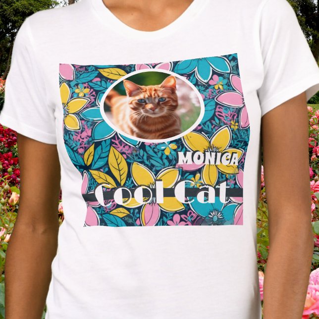Hippie Retro Blume Groovy Cooles Haustier Foto Kat T-Shirt (A groovy floral t-shirt to celebrate your Cool Cat, with photo of your pet and their name)