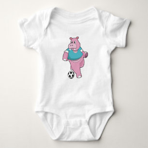 Hippo als Fußballspieler mit Fußball.PNG Baby Strampler