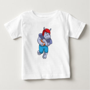 Hippo beim Fußballsport Baby T-shirt