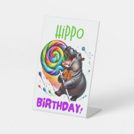 Hippo Birthday fröhlich, farbenfroh Candy Swirl | Sockelschild