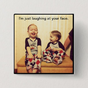 Hipster-Baby denkt, dass Sie "lustig" sind. Button