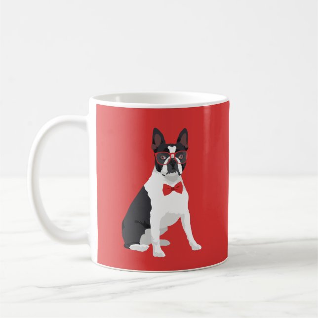 Hipster-Boston-Terrier mit roten Gläsern u. Kaffeetasse (Links)