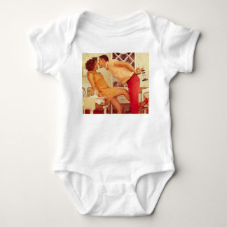 Hipster Pärchen: trendiges Vintages Café. Baby Strampler