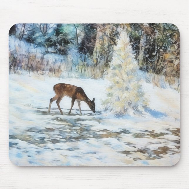 Hirsch am schneebedeckten Weihnachtsbaum Winter-Ma Mousepad (Vorne)