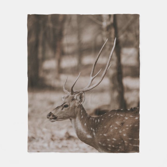 HIRSCH MIT GEWEIH FLEECEDECKE (Vorderseite)