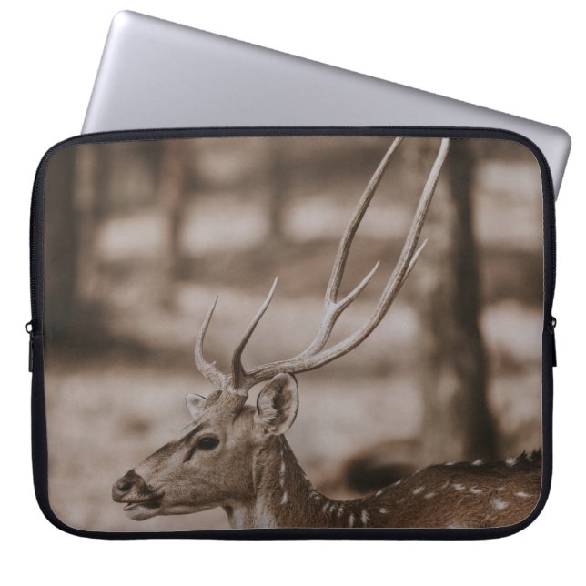 HIRSCH MIT GEWEIH LAPTOPSCHUTZHÜLLE (Vorderseite)