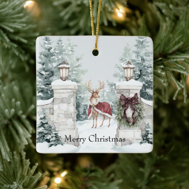 Hirsch Roter Mantel Schnee Weihnachten Keramikornament (Baum)