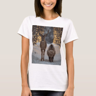 Hirsch und flauschige Katze in einem schneebedeckt T-Shirt